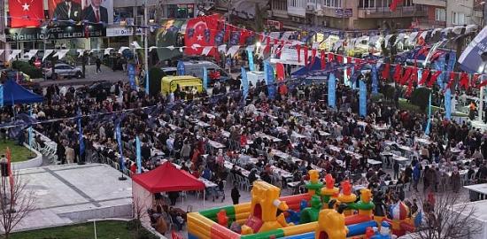 Başkan Çerçioğlu İncirliova'da İftar Sofrasında Vatandaşlar İle Bir Araya Geldi