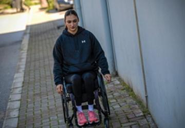 Parkede bir kadın direnişi: Medine Alper