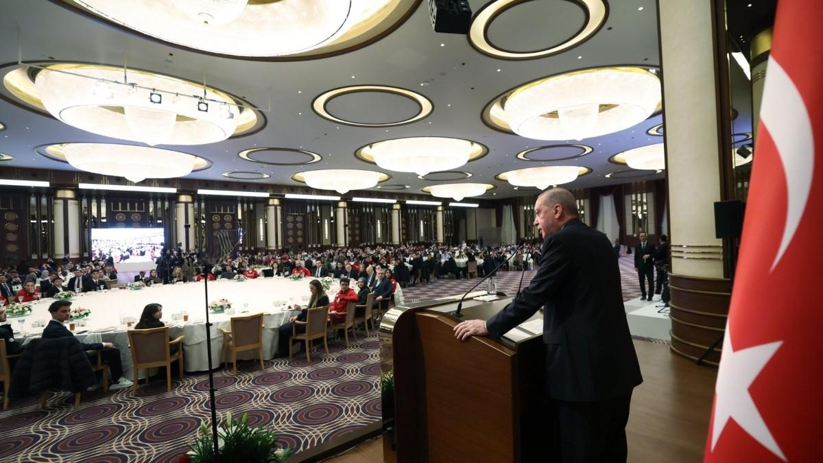 Cumhurbaşkanı Erdoğan gençlerle iftarda buluştu: ‘Artık kimse size parmak sallayamaz’