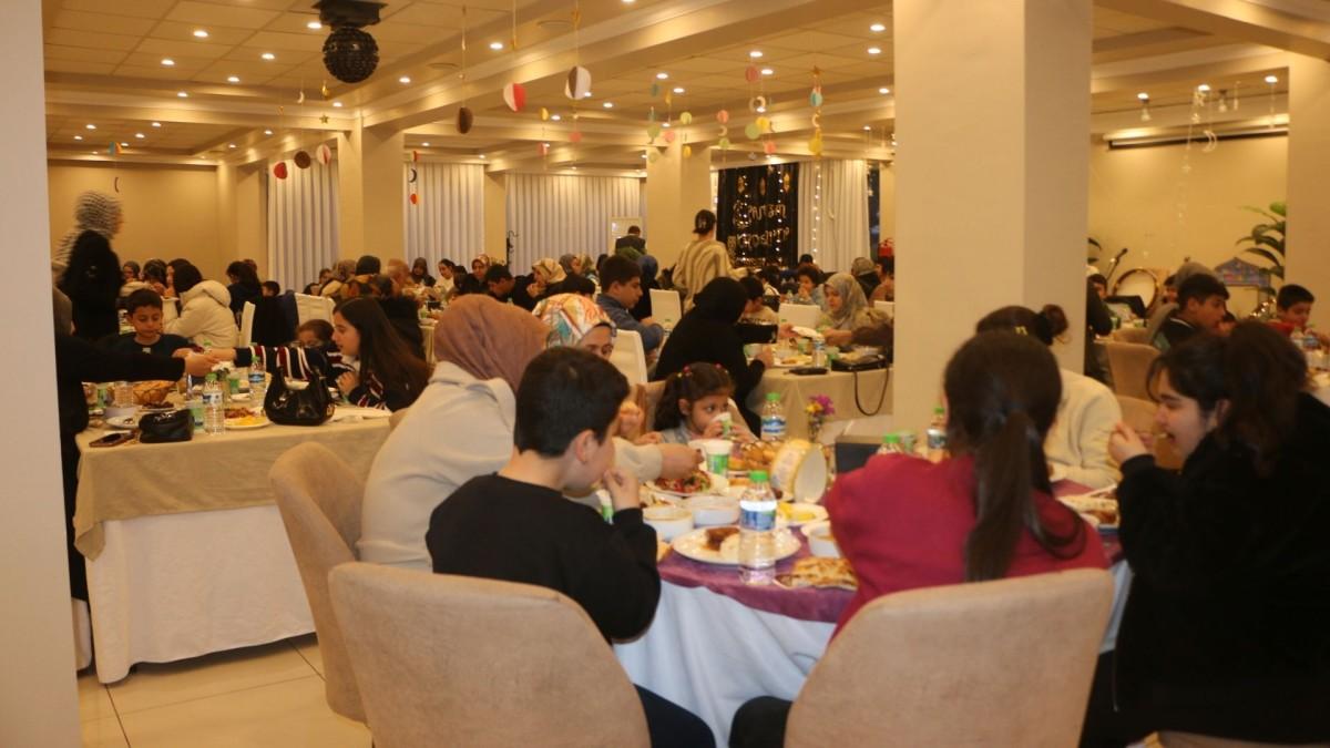Türkiye Diyanet Vakfı Adıyaman Şubesi yetim çocuklara iftar programı - Videolu Haber