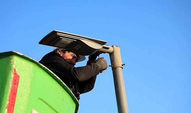 Duraklara güneş enerjili aydınlatma çözümü