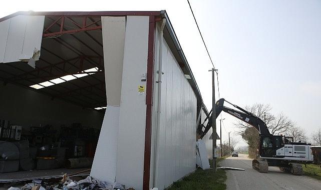 Nilüfer'de tarım alanındaki 900 metrekarelik kaçak yapı yıkıldı