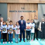 Akıl ve Zeka oyunlarında derece elde eden öğrencilerden Kaymakam Soysal’a ziyaret