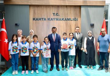 Akıl ve Zeka oyunlarında derece elde eden öğrencilerden Kaymakam Soysal’a ziyaret