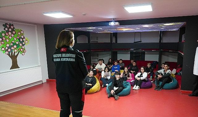 Deprem Haftası'nda dayanıklı bina modelleri inşa ettiler