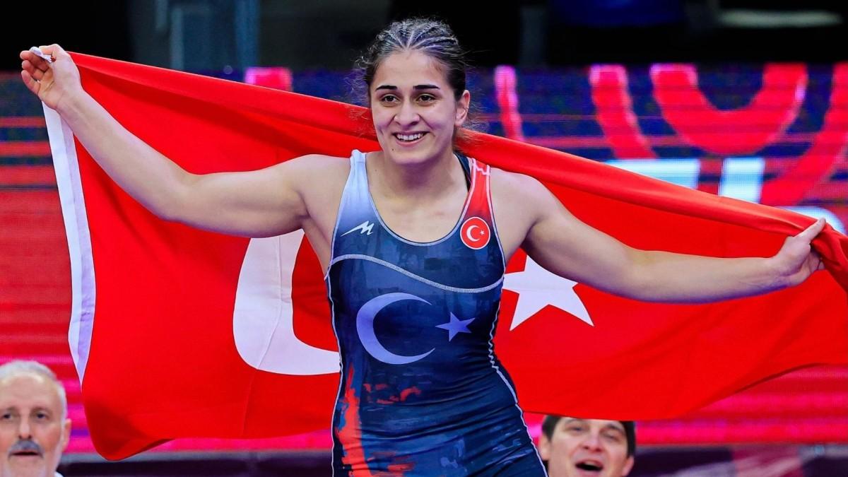 Avrupa Güreş Şampiyonası’nda kadın milli sporculardan 2 altın, 2 bronz madalya