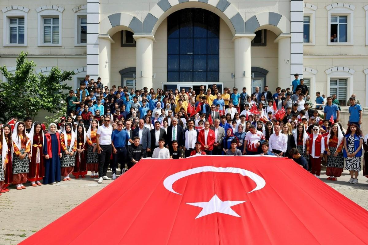 Kahta’da gençlik yürüyüşü yoğun katılımla gerçekleşti