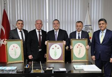 Başkan Dutlulu Pazarcılar Odası'na Müjdelerle Gitti