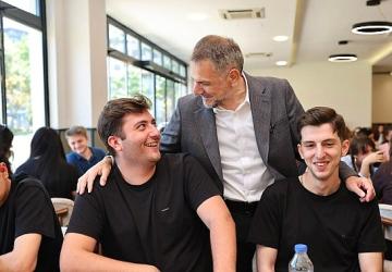 Akın'dan YKS öncesi öğrencilere moral kahvaltısı