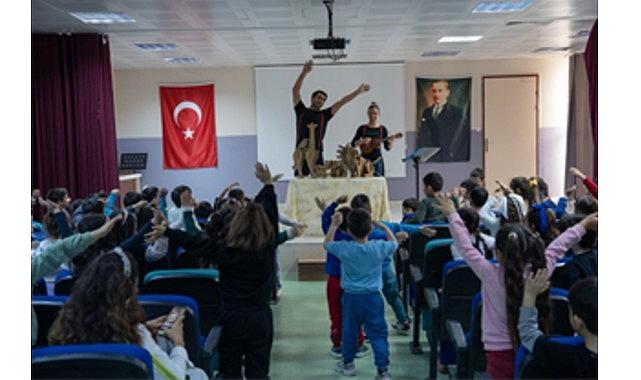 “Kendini Arayan Zürafa" Buca'da miniklerle buluştu