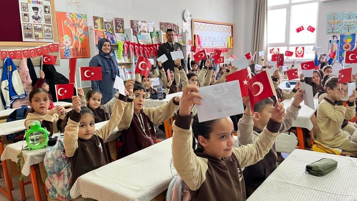 Adıyamanlı Miniklerden Mehmetçiğe Mektup