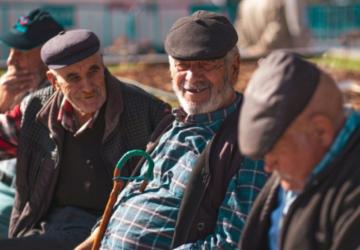 Türkiye’de yaşlı nüfus 2025’te 9,5 milyonu aştı: Her 4 haneden biri, yaşlıya ev sahipliği yapıyor