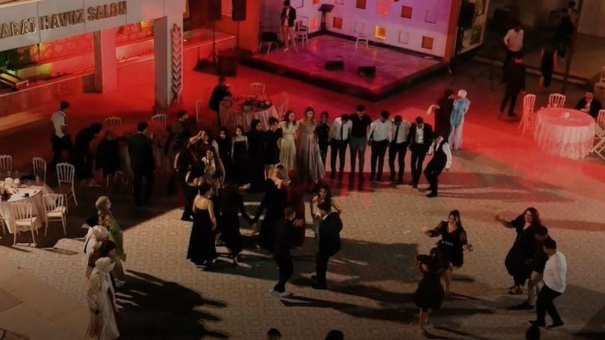 Adıyaman’da öğretmen adaylarından coşkulu mezuniyet balosu - Videolu Haber
