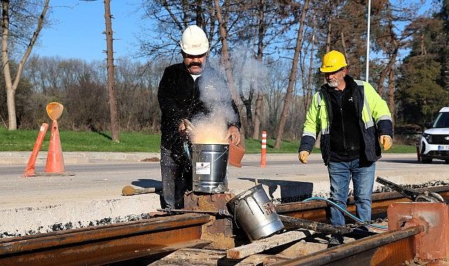 Kartepe Tramvay Hattı'nda raylar kaynak ile birleşiyor