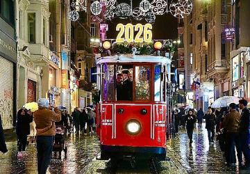 İETT'den İstiklal Caddesi'nde yeni yıl sürprizi