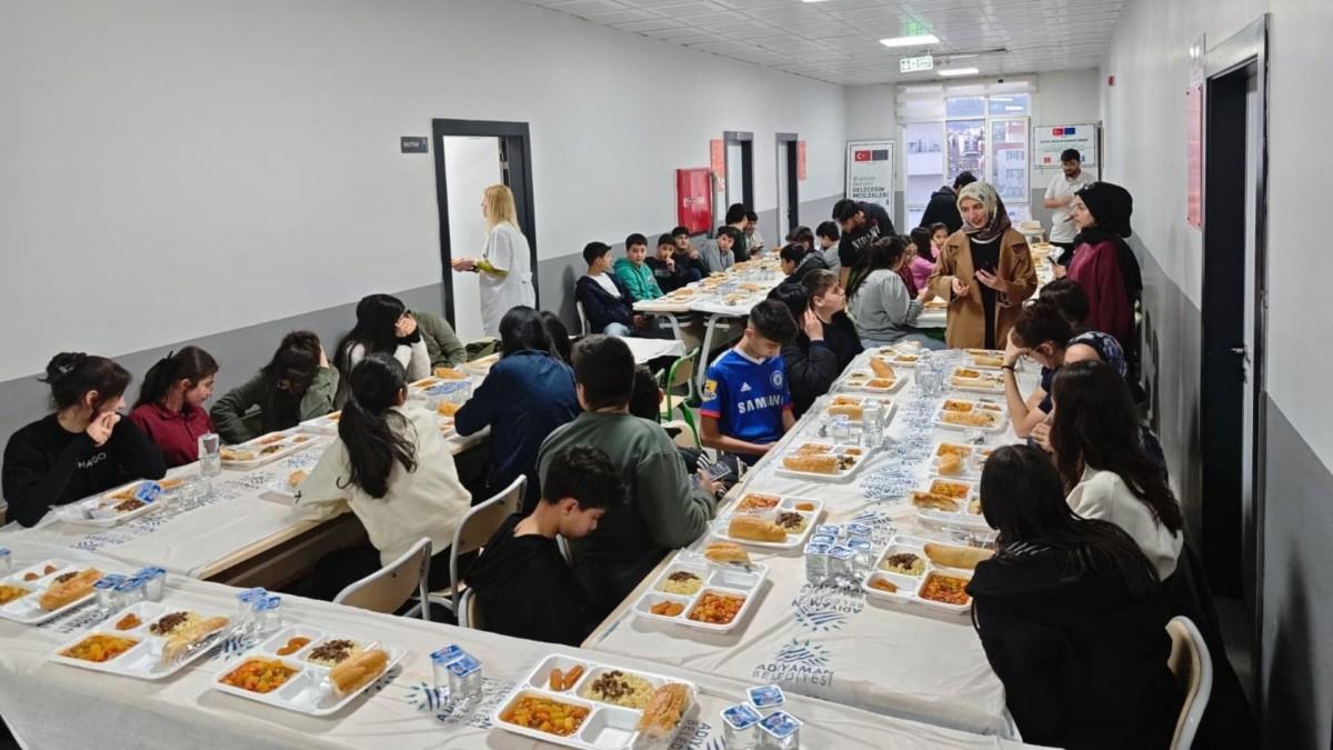 Başkan Tutdere’den AKEM öğrencilerine dayanışma iftarı