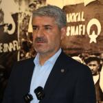 ADIYAMAN (PHA) - Fatma Didar YILDIRIM – Besni Sanat Platformu tarafından düzenlenen şiir ve müzik dinletisi gecesinde ilk kez şiir okuyarak etkinliğe katılan Besni Belediye Başkanı Reşit Alkan, Perre Haber Ajansı mikrofo...