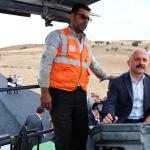 ADIYAMAN (PERRE) - Şeriban ÖZÇAKMAK - Adıyaman İl Özel İdaresi, kırsalda ulaşım kalitesini artırmak amacıyla ilk kez Bitümlü Sıcak Karışım (BSK) asfalt çalışmalarına başladı.