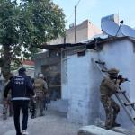 ADIYAMAN (PERRE) - Şeriban ÖZÇAKMAK - Adıyaman'da uyuşturucu ticaretine yönelik düzenlenen operasyonda gözaltına alınan 5 şüpheliden 4'ü tutuklanarak cezaevine gönderildi.