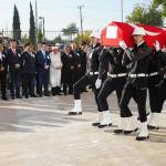 ADIYAMAN (PERRE) - Adıyaman'da geçtiğimiz Cuma günü meydana gelen trafik kazasında ağır yaralanan ve kaldırıldığı hastanede yaşamını yitiren Polis Memuru Cengiz Askar (38), düzenlenen törenle memleketi İstanbul'a uğurlan...