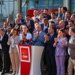ANKARA (PHA) - Murat KAYIŞ - Cumhuriyet Halk Partisi’nin (CHP) 81 il başkanı, Ankara’da bir otelde düzenlenen toplantının ardından CHP Genel Merkezi önünde ortak bir basın açıklaması yaptı.