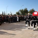 ADIYAMAN (PERRE) - Adıyaman'da geçtiğimiz Cuma günü meydana gelen trafik kazasında ağır yaralanan ve kaldırıldığı hastanede yaşamını yitiren Polis Memuru Cengiz Askar (38), düzenlenen törenle memleketi İstanbul'a uğurlan...