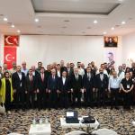 YOZGAT (PHA) - HAK-İŞ Genel Başkanı Mahmut Arslan, Kamu Çerçeve Protokolü sürecine ilişkin değerlendirmelerde bulunarak Çalışma ve Sosyal Güvenlik Bakanı Vedat Işıkhan, Hazine ve Maliye Bakanı Mehmet Şimşek ve Türkiye İş...
