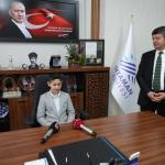 ADIYAMAN (PHA) - Gülbahar SÜNGÜ – 23 Nisan Ulusal Egemenlik ve Çocuk Bayramı kapsamında Adıyaman Belediyesi'nde geleneksel koltuk devri yapıldı.