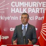 ANKARA (PHA) - Gülbahar SÜNGÜ - Cumhuriyet Halk Partisi (CHP) Genel Başkanı Özgür Özel, Zafer Partisi Genel Başkanı Ümit Özdağ’ı partisinin genel merkezinde ağırladı.