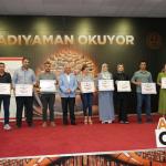ADIYAMAN (PHA) - Adıyaman Valiliği himayelerinde, İl Milli Eğitim Müdürlüğü koordinesinde yürütülen “Adıyaman Okuyor” Projesi kapsamında ödül töreni düzenlendi.