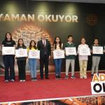 ADIYAMAN (PHA) - Adıyaman Valiliği himayelerinde, İl Milli Eğitim Müdürlüğü koordinesinde yürütülen “Adıyaman Okuyor” Projesi kapsamında ödül töreni düzenlendi.