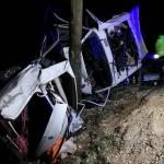 MALATYA (PHA) - Malatya'nın Darende ilçesinde, sürücüsünün kontrolünden çıkarak aydınlatma direğine çarpan otomobildeki Zeydanur İzci hayatını kaybetti, anne ve babası ise yaralandı.