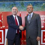 ANKARA (PHA) - Gülbahar SÜNGÜ - Cumhuriyet Halk Partisi (CHP) Genel Başkanı Özgür Özel, Zafer Partisi Genel Başkanı Ümit Özdağ’ı partisinin genel merkezinde ağırladı.