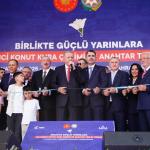 KAHRAMANMARAŞ (PHA) - Rojin SÜNGÜ - Cumhurbaşkanı Recep Tayyip Erdoğan, Azerbaycan Cumhurbaşkanı İlham Aliyev ile birlikte Kahramanmaraş’taki Azerbaycan Mahallesi’nde düzenlenen 250 Bininci Afet Konutu Anahtar Teslimi ve...