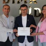 ŞANLIURFA (PERRE) - Şeriban ÖZÇAKMAK - Şanlıurfa Gençlik ve Spor İl Müdürlüğü, kentte faaliyet gösteren özel spor tesislerini mevzuata uygunluk açısından denetleyerek, başarılı tesislere teşekkür belgesi takdim ediyor.