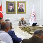 ADIYAMAN (PHA) - Adıyaman Valisi Osman Varol, merkeze bağlı köy muhtarlarıyla bir araya geldi.