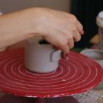 ADIYAMAN (PERRE) - Berfin GÜRBÜZ- Sibel TURAN-Öğretmenlikten çini ve seramik ustalığına uzanan yolculuğuyla dikkat çeken iş kadını ve yazar Nazan Taştan Yapıcı, deprem sonrası hobisini nasıl mesleğe dönüştürdüğünü, giriş...