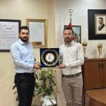 ADIYAMAN (PHA) - Öz Sağlık-İş Sendikası Adıyaman Şube Başkanı Mustafa Uğur Köse ve sendika yönetimi, Kahta Devlet Hastanesi’nin yeni yönetimine hayırlı olsun ziyaretinde bulundu.