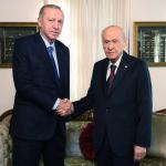 ANKARA (PHA) - Gülbahar SÜNGÜ – MHP Genel Başkanı Devlet Bahçeli, Cumhurbaşkanı Recep Tayyip Erdoğan’ın Macaristan dönüşü yaptığı “Benim tekrar seçilme veya aday olma gibi bir derdim yok” açıklamasına sert bir yanıt verd...