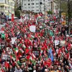 İSTANBUL (PHA) - 
İHH, işgal rejimi İsrail’in yaptığı katliama dur demek için Üsküdar’da ‘Gazze Ölüyor, Ayağa Kalk!