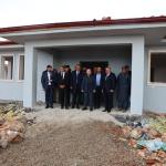 ADIYAMAN (PHA) - Adıyaman Valisi Osman Varol, Besni ilçesinde bağlı Çakırhöyük Beledisinde devam eden deprem konutları başta olmak üzere yatırımları inceledi.