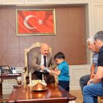 ADIYAMAN (PHA) - Adıyaman Valisi Osman Varol, her hafta düzenlediği halk günü buluşmalarında vatandaşların taleplerini, ihtiyaç ve sorunlarını dinliyor.
