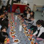 ADIYAMAN (PERRE) - Sibel TURAN-BerfinGÜRBÜZ - Abuzer Hatice Yıldırım İlkokulu anasınıfı öğrencileri, Ramazan ayı dolayısıyla Niyazi Mısri Camii'nde düzenlenen "Maarifin Kalbinde Ramazan" temalı etkinlikte tekne oruçların...