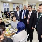 ADIYAMAN (PERRE) - Şeriban ÖZÇAKMAK - Kahta Kaymakamı Muhammed Üsame Soysal, Belediye Başkanı Mehmet Can Hallaç ve MHP İlçe Başkanı Sıraç Aslan, TP Kahta Kız Anadolu İmam Hatip Lisesi Pansiyonu'nda düzenlenen iftar progr...