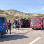 ADIYAMAN (PHA) - Mustafa TEKİN - Adıyaman’ın Besni ilçesinde sabah saatlerinde meydana gelen trafik kazasında, hafriyat kamyonunun şarampole devrilmesi sonucu sürücü Murat Sağdıç (30) hayatını kaybetti.
