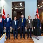 ANKARA (PHA) - HAK-İŞ Genel Başkanı Mahmut Arslan, beraberindeki heyetle birlikte Cumhurbaşkanı Yardımcısı Cevdet Yılmaz’ı makamında ziyaret etti.