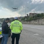 SAKARYA (PHA) - Gülbahar  – Bayram yoğunluğu öncesinde alınan trafik tedbirleri kapsamında Sakarya Bölge Trafik Denetleme Şube Müdürlüğü ekipleri, 4 Nisan 2025 tarihinde D100/10 Karayolu üzerinde drone destekli trafik de...