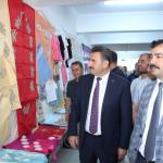 ADIYAMAN (PHA) - Adıyaman’ın Kahta ilçesinde, Kahta Halk Eğitim Merkezi tarafından Hayat Boyu Öğrenme Haftası Etkinlikleri kapsamında düzenlenen yılsonu sergisi, törenle açıldı.