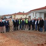 ADIYAMAN (PHA) - Adıyaman Valisi Osman Varol, Besni ilçesinde bağlı Çakırhöyük Beledisinde devam eden deprem konutları başta olmak üzere yatırımları inceledi.