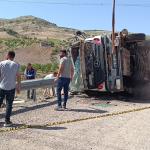 ADIYAMAN (PHA) - Mustafa TEKİN - Adıyaman’ın Besni ilçesinde sabah saatlerinde meydana gelen trafik kazasında, hafriyat kamyonunun şarampole devrilmesi sonucu sürücü Murat Sağdıç (30) hayatını kaybetti.